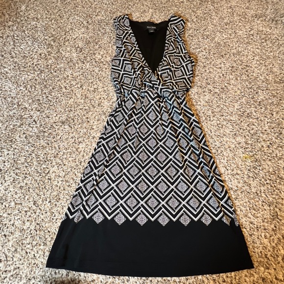 White House Black Market Dresses & Skirts - White House Black Market Black and White Geometric Midi Dress
